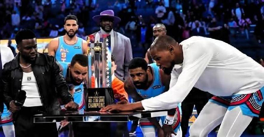 九游正版游戏下载关于杜兰特连续十二场比赛得分超过大胜，湖人挑战极限！的信息